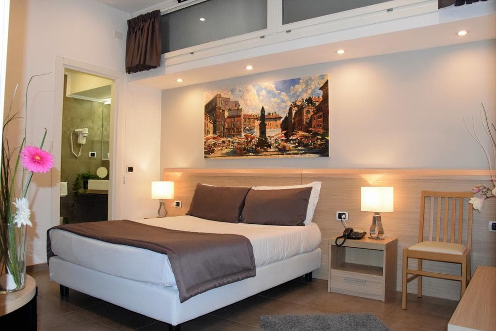 Camera d'hotel moderna